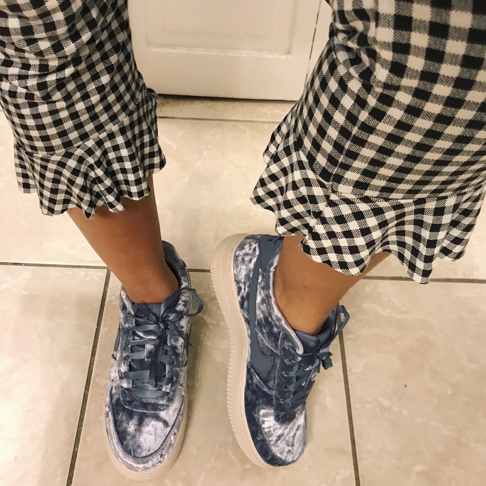 Baby blue velvet Air Force 1! 💙